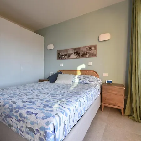 Fronte Mare Palau, Porto Turistico E *