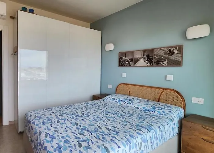 Fronte Mare Palau, Porto Turistico E Palau