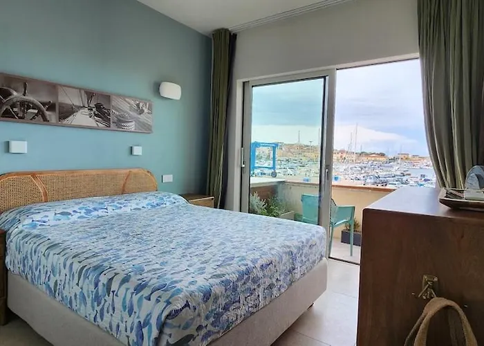 Fronte Mare Palau, Porto Turistico E Daire *